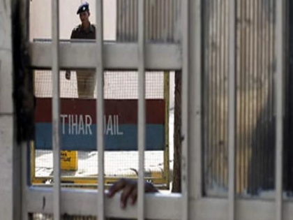Delhi 20-year-old prisoner dies after fight with fellow inmate inside Tihar jail | दिल्लीः तिहाड़ जेल में दो साथी कैदियों के बीच मारपीट, एक की मौत, सीसीटीवी में कैद हुई घटना