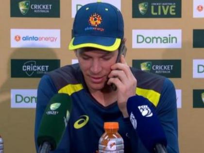 India vs Australia: Tim Paine answers journalists phone call, Video goes Viral | IND vs AUS: टिम पेन ने उठा लिया प्रेस कॉन्फ्रेंस में रिपोर्टर का फोन कॉल, दिया ऐसा मजेदार जवाब, वीडियो हुआ वायरल