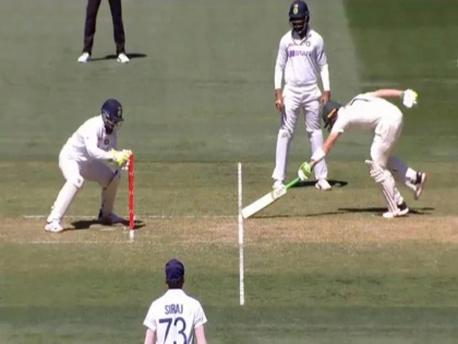 Tim Paine survives in a controversial run-out decision fans angry reaction on twitter | IND vs AUS, 2nd Test: टिम पेन को नॉटआउट देने पर थर्ड अंपायर पर फूटा फैंस का गुस्सा, क्रिकेट दिग्गजों ने भी जाहिर की नाराजगी