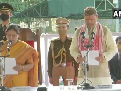 Dehradun Tirath Singh Rawat takes oath as Chief Minister of Uttarakhand pm narendra modi | उत्तराखंडः तीरथ सिंह रावत ने ली मुख्यमंत्री पद की शपथ, पीएम मोदी ने दी बधाई