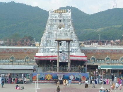 Offering of Rs 43 lakh on the first day of opening in Lord Venkateswara temple | भगवान वेंकटेश्वर मंदिर में खुलने के पहले दिन 43 लाख रुपये का आया चढ़ावा