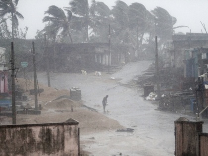 Cyclone Titli kills odisha in 12 people dead and 4 injured | तितली तूफान का 'आतंक' जारी, ओडिशा में भूस्खलन में 12 लोगों की मौत, इतने लोग हुए लापाता