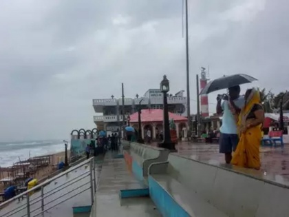 titli cyclone entered in west bengal 4 dies in odisha and bengal | तितली पश्चिम बंगाल में हुआ दाखिल, ओड़िशा और बंगाल में चार लोगों की मौत