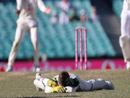 Australia vs India 3rd Test Tim Paine Drops Three Catches On Day Five Gets Trolled On Social Media | Ind vs Aus: मैच में गंदी हरकत के बाद टिम पेन पर फूटा फैंस का गुस्सा, कहा- बोलने दे, तकलीफ हुआ है बेचारे को
