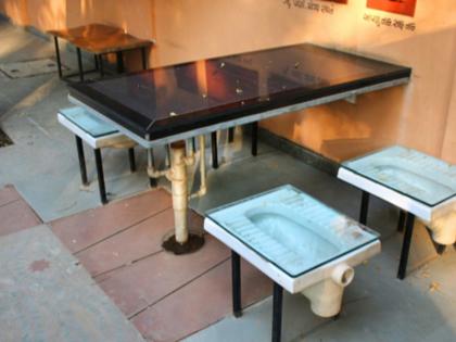 This toilet themed cafe named The Natures Cafe in Ahmedabad is India's First Weird theme cafe | यहां टॉयलेट सीट पर सर्व होता है खाना, कमोड पर बैठकर खाते हैं लोग