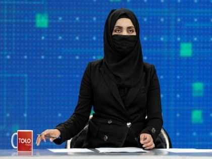 Taliban dictatorship reaches its peak, Afghan women TV anchors wearing burqas read news | तालिबान की तानाशाही पहुंची चरम पर, अफगानी महिला टीवी एंकरों ने बुर्का पहनकर पढ़ा समाचार
