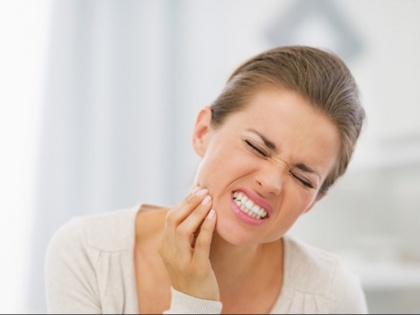 9 effective home remedies to get rid of toothache at night | रात में दांत के दर्द से छुटकारा पाने के लिए आजमाएं ये 9 असरदार घरेलू नुस्खे, जल्द मिलेगी राहत