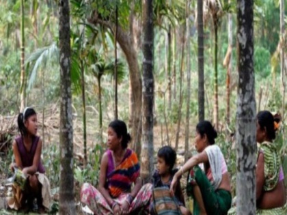 live in Bengal Toto tribe facing troubles in Coronavirus lockdown | कोरोना वायरस लॉकडाउन में परेशानियों का सामना कर रहे बंगाल की टोटो जनजाति