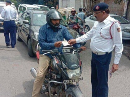 Delhi Traffic Police Will the vehicle be seized for riding a bike without a helmet in Delhi Know what this rule of traffic has said | क्या दिल्ली में बिना हेलमेट के बाइक चलाने पर गाड़ी होगी जब्त? जानें क्या कहा है ट्रैफिक का ये नियम