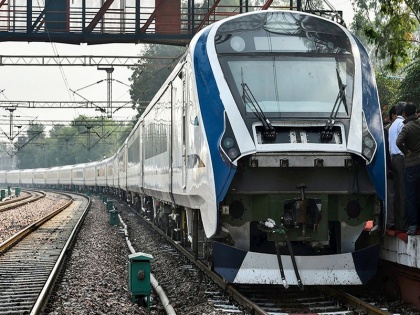 Vande Bharat Express : Train 18 passengers review, time table, fare, foods, speed, stations, facilities | फुल पैसा वसूल है भारत की सबसे तेज चलने वाली ट्रेन 'वंदे भारत', जानें खाना, स्पीड, सुविधाओं पर यात्री का अनुभव