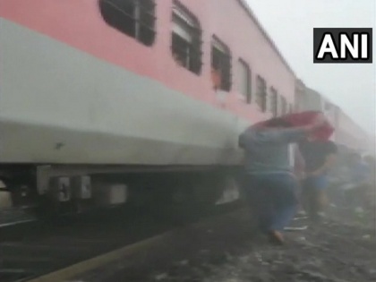 Odisha cuttack train accident mumbai bhubaneswar lokmanya tilak nergundi railway station | ओडिशा: कटक में पटरी से उतरी लोकमान्य तिलक एक्सप्रेस, ट्रेन हादसे में 40 से ज्यादा घायल, कई की हालत गंभीर