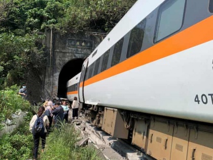 Tragic train accident in eastern Taiwan, 34 people died on the spot, many injured | पूर्वी ताइवान में दर्दनाक ट्रेन हादसा, मौके पर 34 लोगों की मौत, कई घायल