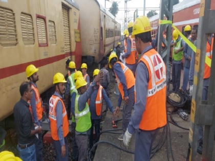Nagpur-bound Shivnath Express derails in Chhattisgarh's Dongargarh, no passenger injured | नागपुर जा रही शिवनाथ एक्सप्रेस छत्तीसगढ़ के डोंगरगढ़ में पटरी से उतरी, कोई यात्री हताहत नहीं