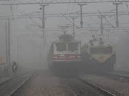due to bad weather more than 25 trains got late on 5th February | दिल्ली मौसम विभाग का पूर्वानुमान: कोहरे की वजह से 25 से अधिक ट्रेनें हुईं लेट