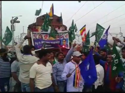 bharat bandh today live modI govt to file review plea on sc/st ruling today | भारत बंद ने लिया हिंसक रूप, भिंड-मुरैना में 4 की मौत के बाद कर्फ्यू