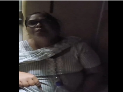 viral video Woman without train ticket occupied someone else seat fought when removed | बिना टिकट ट्रेन के महिला ने दूसरे की सीट पर किया कब्जा, हटाने पर किया झगड़ा, वीडियो वायरल