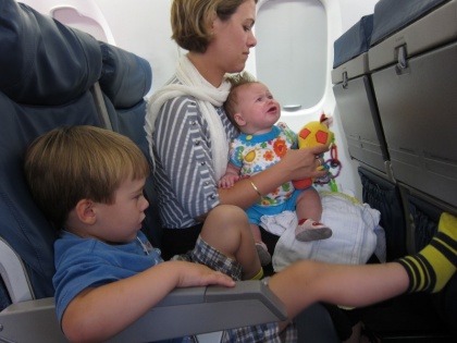 7 important tips to keep in mind while travelling with a baby | छोटे बच्चों के साथ कर रही हैं ट्रेवल तो इन 7 बातों का रखें ध्यान