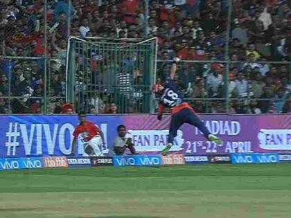 IPL 2018: Trent Boult takes a stunning catch of Virat Kohli during RCB vs DD Match, Video | Video: ट्रेंट बोल्ट ने पकड़ा इस IPL का सबसे यादगार कैच, खुद विराट भी हुए हैरान!