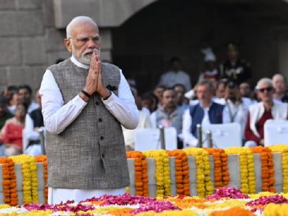 Gandhi Jayanti 2025 PM Modi pays tribute to Mahatma Gandhi and Lal Bahadur Shastri says We will continue to follow path shown by them | Gandhi Jayanti 2025: पीएम मोदी ने महात्मा गांधी और लाल बहादुर शास्त्री को किया नमन, कहा, 'हम उनके बताए रास्ते पर चलते रहेंगे'