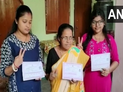 Tripura Shila Rani Das along with her two daughters cleared board exams in Agartala | त्रिपुराः नगर निगम में काम करने वाली 53 वर्षीय शीला दास ने दो बेटियों संग पास की बोर्ड की परीक्षा, इतने फीसदी आए अंक