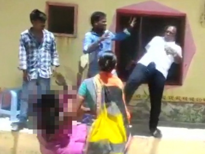 TRS leader kich women on chest for land dispute in telangana | नेता की संवेदनहीनता, महिला के सीने पर मारी लात, वायरल हुआ वीडियो