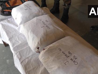 Jammu & Kashmir 25 kgs of heroin Indian Army recovered two bags near LoC Uri Sector Pakistani markings | कश्मीर के उरी में 25 और जम्मू में 21 ग्राम हेरोइन बरामद, कीमत करीब 25 करोड़ रुपये, पाकिस्तानी चिह्न लगे Jammu & Kashmir 25 kgs of heroin Indian Army recovered two bags near LoC Uri Sector Pakistani markings | कश्मीर के उरी में 25 और जम्मू में 21 ग्राम हेरोइन बरामद, कीमत करीब 25 करोड़ रुपये, पाकिस्तानी चिह्न लगे