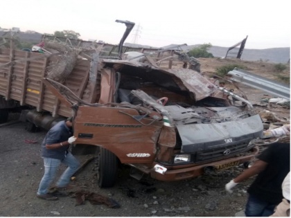truck hits barricade on Pune Satara highway near Khandala and 17 dead more than 15 injured | महाराष्ट्रः खंडाला में भीषण सड़क हादसा, 17 मजदूरों की दर्दनाक मौत और 15 घायल