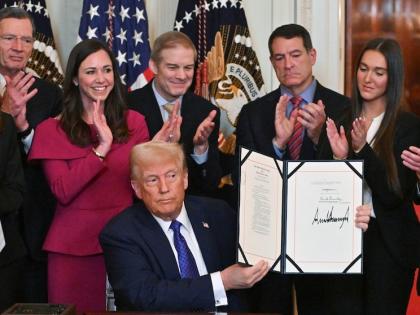 USA President Donald Trump signs Trump signs Laken Riley Act expands detention immigrants charged with theft first bill signed second term | President Donald Trump: पहले कानून पर हस्ताक्षर, चोरी, सेंधमारी पर कसेगा शिकंजा?, लेकेन राइली के नाम पर रखा...