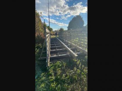 viral video shows 58-foot long bridge that disappeared share by police in facebook post | अमेरिका में 58 फुट लंबा पुल गायब, पुलिस ने फेसबुक पर तस्वीरें पोस्ट कर लोगों से लगाई पता लगाने की गुहार