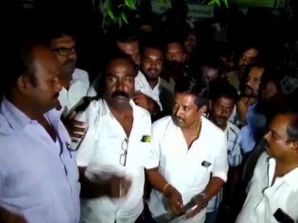 lok sabha election 2019 tamilnadu raid cash seized police fire to clear TTV Dhinakaran Supporters | लोकसभा चुनाव: तमिलनाडु के थेनी में टीटीवी दिनाकरण के कार्यकर्ताओं से 1.48 करोड़ रुपये बरामद, रात भर चली छापेमारी