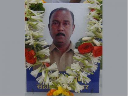 26/11 mumbai attacks: Tukaram Omble, the man who caught Ajmal Kasab alive | 26/11 मुंबई हमलाः देश के लिए शहीद हुए इस ASI की बहादुरी से जिंदा पकड़ा गया था आतंकी कसाब