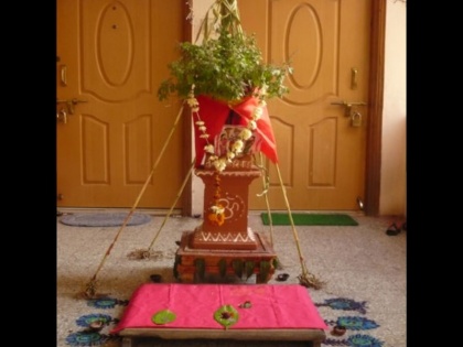 Tulsi Puja how to do tulsi puja in kartik month, tulsi pooja, puja vidhi and impotence of tulsi puja | Tulsi Puja 2019: कार्तिक महीने में ऐसे करें तुलसी की पूजा, जानें क्या हैं नियम और पूजा विधि