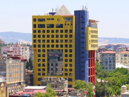 World’s ‘most ridiculous building’ in southern Turkey demolished Kahramanmaraş will take place July | तुर्की सरकार गिरवाएगी 'दुनिया की सबसे हास्यास्पद' बिल्डिंग, अगले महीने शुरू होगा इसे गिराने का काम