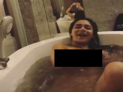 Bigg Boss Fame Actress Sara Ali Khan Nude Bathtub Video is going Viral on Internet | सोशल मीडिया पर पोस्ट हो गया टीवी एक्ट्रेस सारा खान का न्यूड वीडियो
