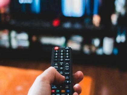 Switch off TV using remote but not main switch can increase your electricity bill upto Rs 1000 yearly | टीवी को मेन स्विच नहीं केवल रिमोट से आप भी करते हैं बंद? जानिए ऐसा करने से कितने पैसे हो जाते हैं बर्बाद Switch off TV using remote but not main switch can increase your electricity bill upto Rs 1000 yearly | टीवी को मेन स्विच नहीं केवल रिमोट से आप भी करते हैं बंद? जानिए ऐसा करने से कितने पैसे हो जाते हैं बर्बाद