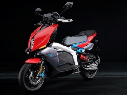TVS X electric scooter price, range, features, bookings, deliveries, all other details TVS Motor Company Premium electric crossover know price and features | TVS X: टीवीएस एक्स इलेक्ट्रिक स्कूटर की कीमत, रेंज, फीचर्स, बुकिंग, डिलीवरी, जानें सबकुछ