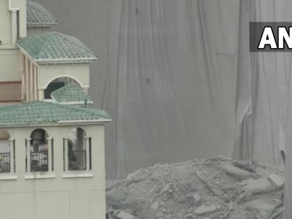 Noida Twin Tower Demolition crashing down use 3700 kg explosives building collapsed in seconds cloud of dust use anti-smog gun watch full video here | Noida Twin Tower Demolition: विस्फोट के बाद चंद सेकेंड में विशाल इमारत ध्वस्त, धूल के बादल, एंटी-स्मॉग गन का इस्तेमाल, यहां देखें पूरा वीडियो