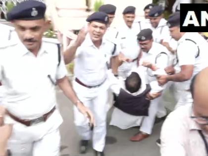 watch patna Two Bihar BJP MLAs marshalled out of Bihar Assembly reportedly raised issue posting of teachers see video | बिहार विधानसभा मानसून सत्रः उपमुख्यमंत्री तेजस्वी यादव के इस्तीफे की मांग को लेकर भाजपा ने बाहर और अंदर जमकर हंगामा किया, दो विधायक मार्शल आउट, देखें वीडियो watch patna Two Bihar BJP MLAs marshalled out of Bihar Assembly reportedly raised issue posting of teachers see video | बिहार विधानसभा मानसून सत्रः उपमुख्यमंत्री तेजस्वी यादव के इस्तीफे की मांग को लेकर भाजपा ने बाहर और अंदर जमकर हंगामा किया, दो विधायक मार्शल आउट, देखें वीडियो