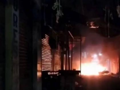 Two groups clash after stones pelted at Ganpati idol procession in Mandya Karnataka Watch Video | Karnataka: मांड्या में गणपति विसर्जन जुलूस के दौरान पथराव के बाद दो गुटों में झड़प, सामने आया वीडियो, देखें Two groups clash after stones pelted at Ganpati idol procession in Mandya Karnataka Watch Video | Karnataka: मांड्या में गणपति विसर्जन जुलूस के दौरान पथराव के बाद दो गुटों में झड़प, सामने आया वीडियो, देखें