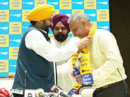 Punjab Assembly Two-time MLA Sukhwinder Kumar Sukhi joins AAP CM Bhagwant Mann gives blow Shiromani Akali Dal Assembly session from September 2 | Punjab Assembly: दो बार के विधायक सुखविंदर कुमार सुक्खी आप में शामिल, सीएम भगवंत मान ने शिरोमणि अकाली दल को दिया झटका, 2 सितंबर से विधानसभा सत्र
