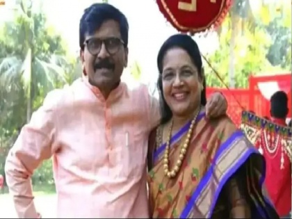 Enforcement Directorate has summoned Sanjay Raut wife Varsha in Patra Chawl land scam case | धनशोधन मामले में संजय राउत की पत्नी वर्षा राउत से भी होगी पूछताछ, ईडी ने समन भेजा