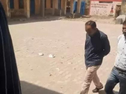 Udaipur Teacher Mohanlal Doda made 9th class student Rahul Kumar Pargi leave exam midway and forced him cut chicken, DM suspended him | उदयपुरः शिक्षक मोहनलाल डोडा ने 9वीं कक्षा के छात्र राहुल कुमार पारगी को परीक्षा बीच से उठवाया और दबाव बनाकर मुर्गा कटवाया, डीएम ने किया निलंबित Udaipur Teacher Mohanlal Doda made 9th class student Rahul Kumar Pargi leave exam midway and forced him cut chicken, DM suspended him | उदयपुरः शिक्षक मोहनलाल डोडा ने 9वीं कक्षा के छात्र राहुल कुमार पारगी को परीक्षा बीच से उठवाया और दबाव बनाकर मुर्गा कटवाया, डीएम ने किया निलंबित