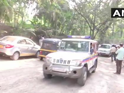 Shiv Sena chief Uddhav Thackeray arrives at Renaissance Hotel, in Mumbai, to meet NCP MLA | महाराष्ट्र सत्ता संग्राम: शिवसेना प्रमुख उद्धव ठाकरे और आदित्य ठाकरे एनसीपी विधायकों से मिलने पहुंचे होटल