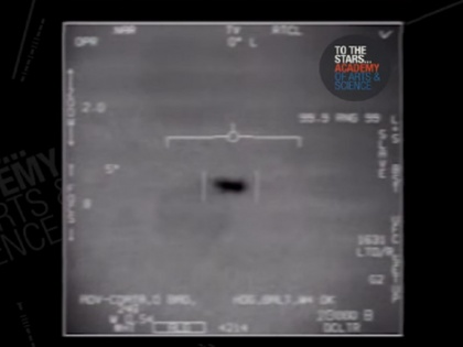 US Navy confirms recently released unidentified flying objects UFO videos are real | आसमान में देखी गई उड़न तश्तरी के वीडियो पर अमेरिकी नौसेना ने लगाई मुहर, एलियन होने संभावना गहराई!
