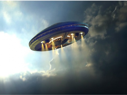 UFOs spotted near Irish coast and sighting under investigation says Report | ...जब हवाई जहाज के पायलटों को अचानक आसमान में दिखाई दी उड़न तश्तरी!  
