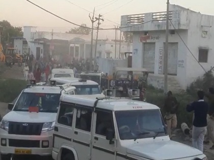 Administration and police team attacked to remove encroachment in MP's Ujjain 3 policemen injured | MP के उज्जैन में अतिक्रमण हटाने गए प्रशासन और पुलिस टीम पर हमला, पथराव में एक उपनिरीक्षक, 3 पुलिसकर्मी घायल