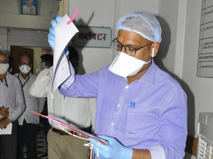 Coronavirus: Ujjain Collector Ashish Singh to pay more attention on survey, scanning, contact base | Coronavirus: सर्वे, स्केनिंग, कांटेक्ट बेस पर ज्यादा ध्यान देंगे उज्जैन के नवागत कलेक्टर आशीष सिंह
