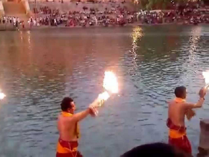 Bhootri Amavasya 24 march 2020 People come to Ujjain for a snan soldiers deployed at Kshipra Ghat | Coronavirus: प्रतिबंध के बाद भी भूतड़ी अमावस्या पर स्नान के लिए उज्जैन पहुंचे लोग, क्षिप्रा घाट पर जवान तैनात Bhootri Amavasya 24 march 2020 People come to Ujjain for a snan soldiers deployed at Kshipra Ghat | Coronavirus: प्रतिबंध के बाद भी भूतड़ी अमावस्या पर स्नान के लिए उज्जैन पहुंचे लोग, क्षिप्रा घाट पर जवान तैनात