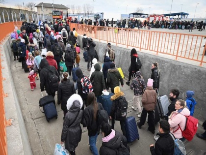 Russia Ukraine Crisis More than 500,000 refugees flee Ukraine conflict | Russia Ukraine Crisis: रूस-यूक्रेन की जंग में अब तक 5 लाख से अधिक लोगों ने छोड़ा यूक्रेन, दूसरे देशों में ले रहे हैं शरण