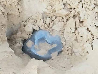 Rajasthan jaipur Meteorite falls Jalore senses 5 feet deep ground threatens people | जालोर में उल्कापिंड गिरने से सनसनी, 5 फीट गहरा जमीन में धंसा, धमका, लोग उमड़े, 2.788 किलोग्राम वजनी Rajasthan jaipur Meteorite falls Jalore senses 5 feet deep ground threatens people | जालोर में उल्कापिंड गिरने से सनसनी, 5 फीट गहरा जमीन में धंसा, धमका, लोग उमड़े, 2.788 किलोग्राम वजनी